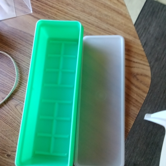 Tupperware celery crisper - Picture 2 of 2